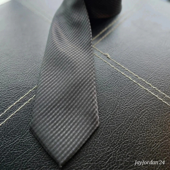 Vintage-inspired black tie by little black tie with pinstripe pattern - Picture 4 of 9